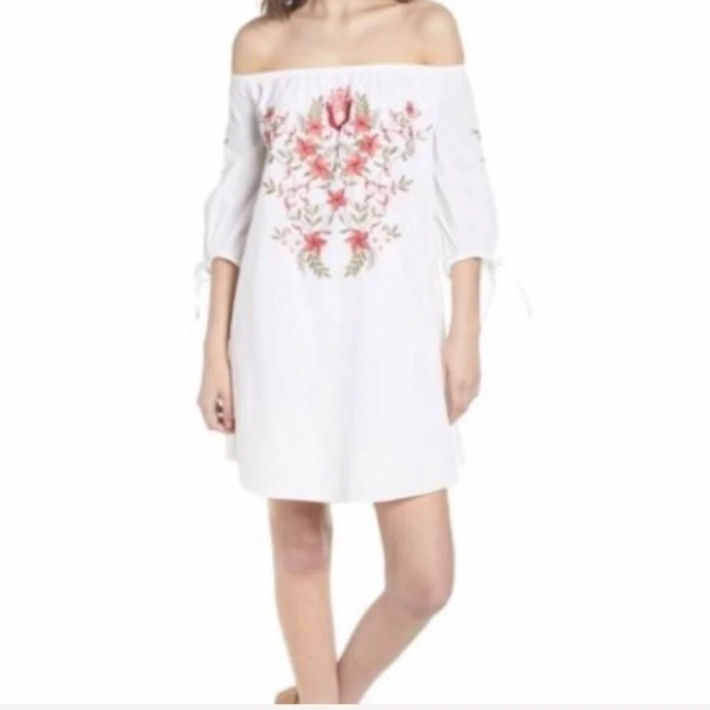 Hinge Sheath Embroidered White Dress Size Medium NWT - Picture 1 of 16